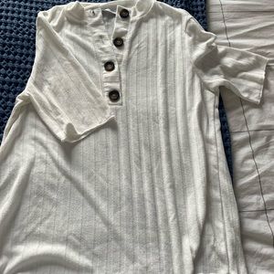 White ribbed Zara top with collar and buttons